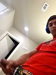 Yoko0381 webcam model stream image