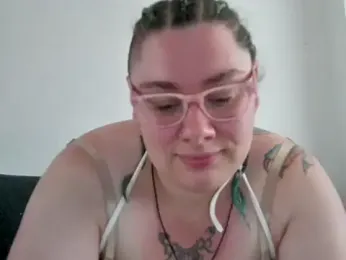 Bustycurves webcam model stream image