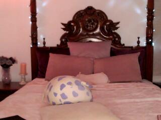 Nina Milani webcam model stream image