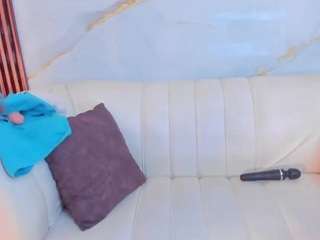 saraapril-1 webcam model stream image