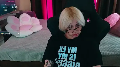 white__punk webcam model stream image