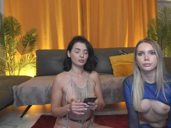 Yvonna webcam model stream image