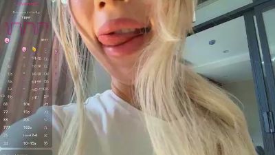 LorileeZolla webcam model stream image