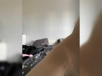Lilpollii webcam model stream image