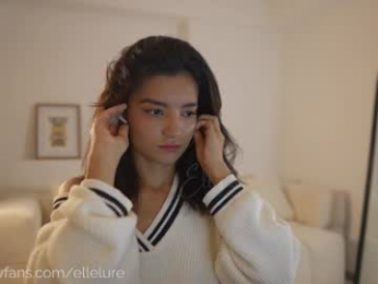 ellelure_ webcam model stream image