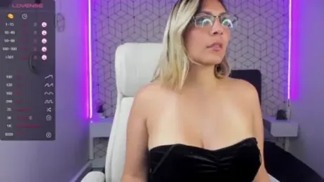 Melanie_silver_ webcam model stream image