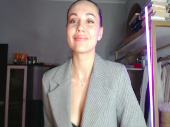 QWEENII webcam model stream image