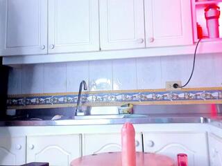 Kim Lowel webcam model stream image