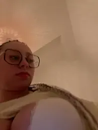 queenlo_xxx webcam model stream image