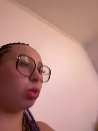 queenlo_xxx webcam model stream image
