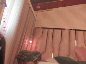 ari_monet webcam model stream image