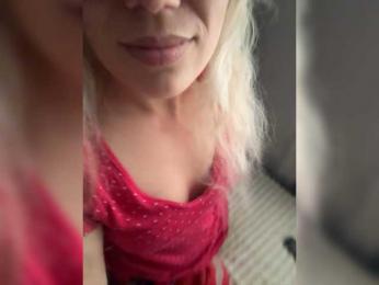 Roxi13 webcam model stream image