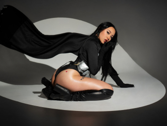 LunaSilvestre webcam model stream image