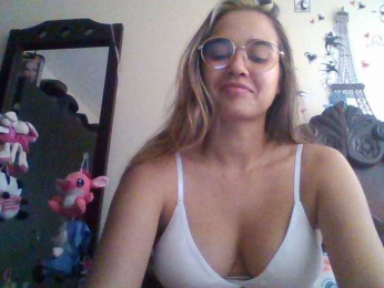 trianabell webcam model stream image