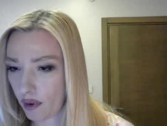 wild_silk_desire webcam model stream image