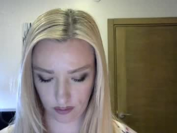 wild_silk_desire webcam model stream image