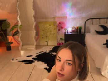 uwunikaa webcam model stream image