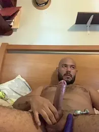 CreamBearDaddy webcam model stream image