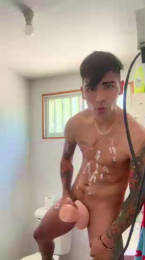 Antoniohott22 webcam model stream image