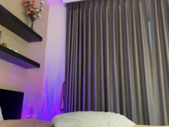 highenough_queen webcam model stream image