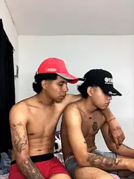 clousth webcam model stream image