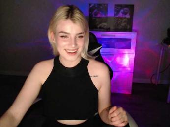 KissMeSlow- webcam model stream image