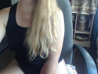 Reenaa webcam model stream image
