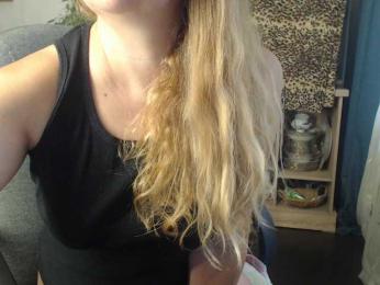 Reenaa webcam model stream image
