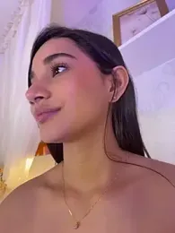 AlessiaVallmont webcam model stream image