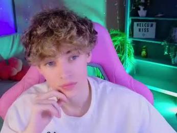 curly_twinkboy webcam model stream image