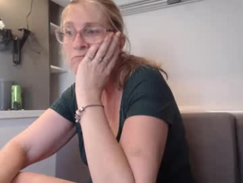 total_aussie_milfs webcam model stream image