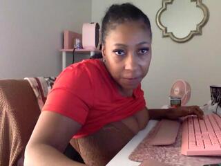 Queen Glam webcam model stream image