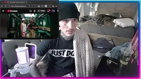 KumWithTheKommas webcam model stream image