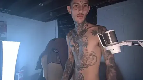 KumWithTheKommas webcam model stream image