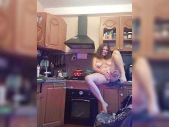 LizaCakes webcam model stream image