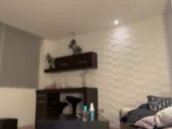 latinella webcam model stream image