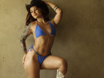 SaraHanks webcam model stream image