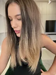 HotXMom webcam model stream image