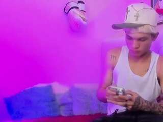 stronger-boy webcam model stream image