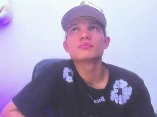 stronger-boy webcam model stream image