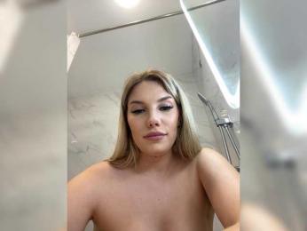 LYALYAtop webcam model stream image