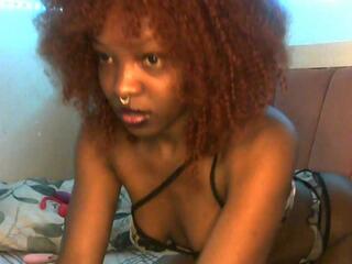 Lilly Curvy webcam model stream image