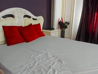 Queenrafaella webcam model stream image