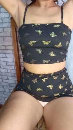 Arnah_ webcam model stream image