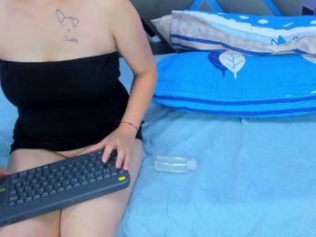 LesbiGirlshot webcam model stream image