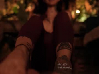 effylowell_ webcam model stream image