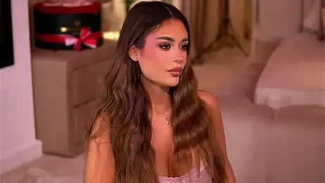 YasmineShaw webcam stripchat model stream image