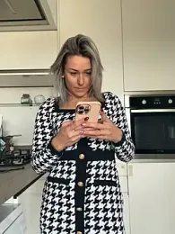 petrouchkaaa_ webcam model stream image