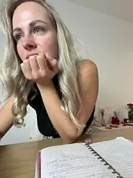 streetdoll webcam model stream image