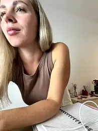 streetdoll webcam model stream image